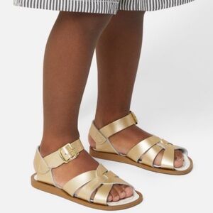Salt Water by Hoy Gold Leather Kids’ Sandals w Buckle Closure. Size 5